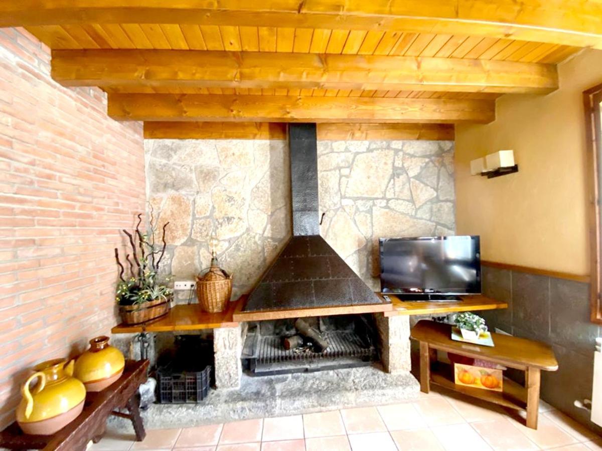 Spacious House In Ogassa With Terrace And Bbq Buitenkant foto