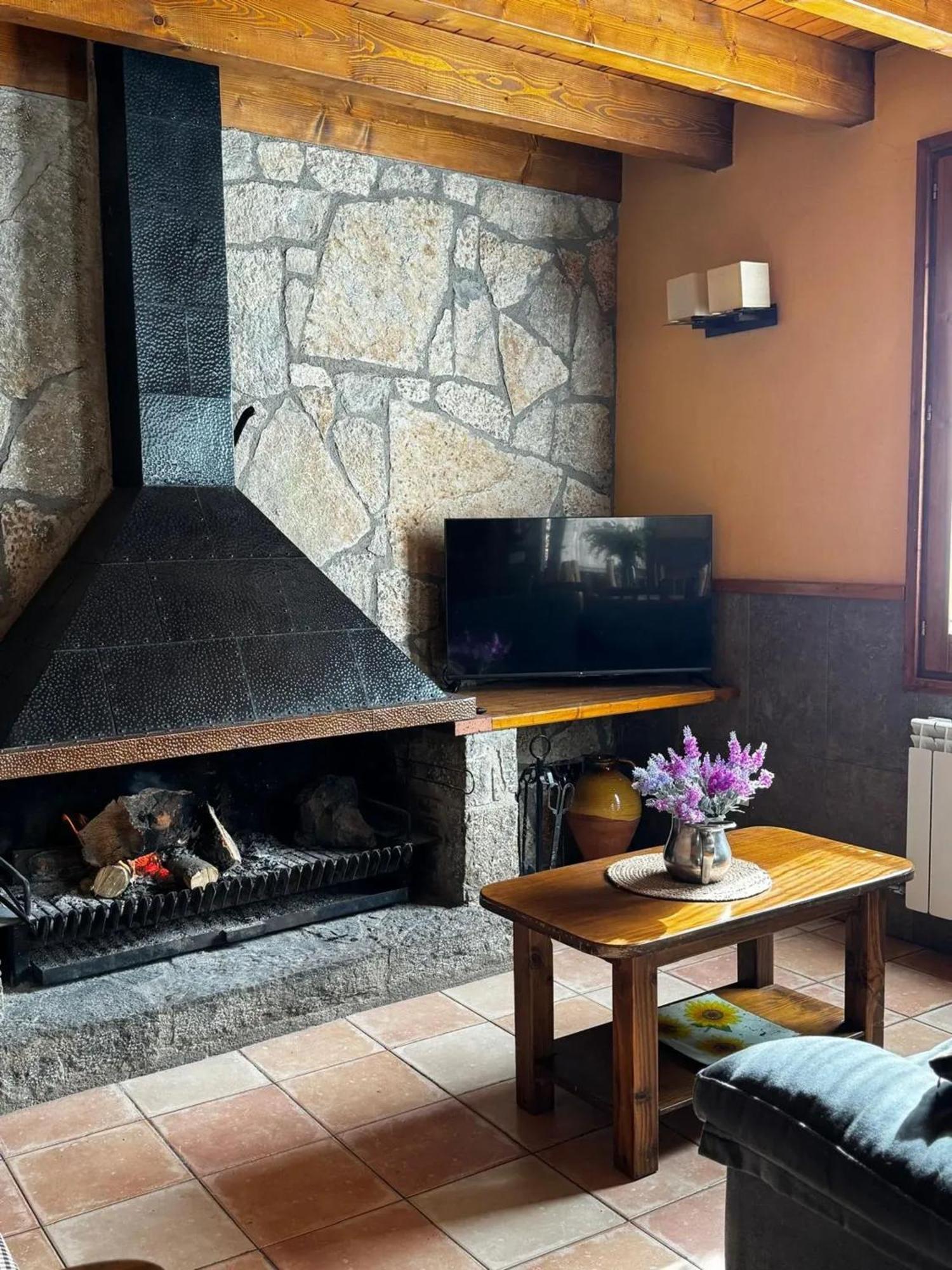 Spacious House In Ogassa With Terrace And Bbq Buitenkant foto